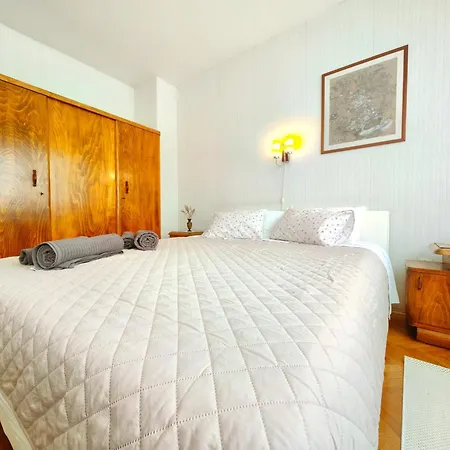 Apartamento None
